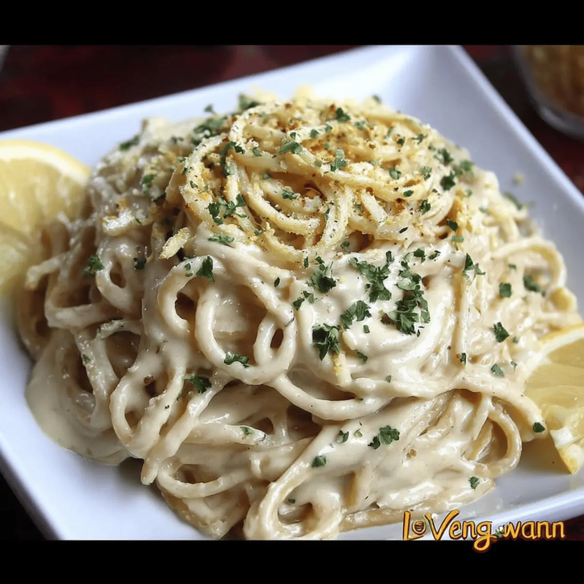 Vegan Garlic Alfredo Pasta: Creamy Delight Under 30 Minutes